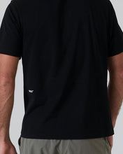 Distortion Hybrid Tee-Aged Black-S-Stack Athletics