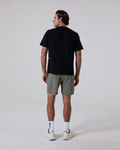 Distortion Hybrid Tee-Aged Black-S-Stack Athletics